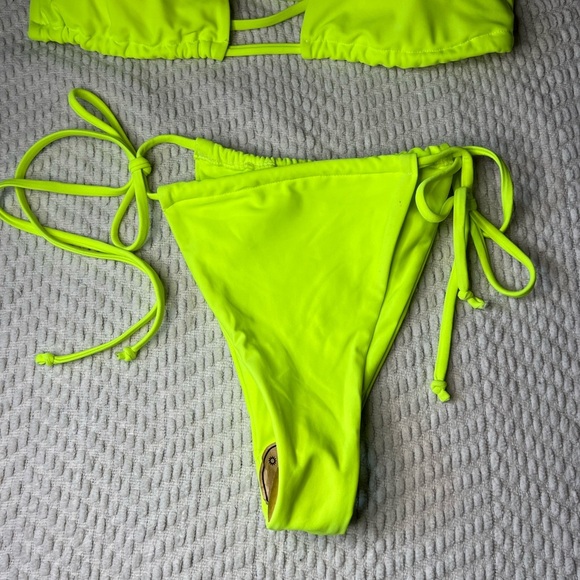 🖤New Two Piece Swimsuit 🖤 - Picture 4 of 5